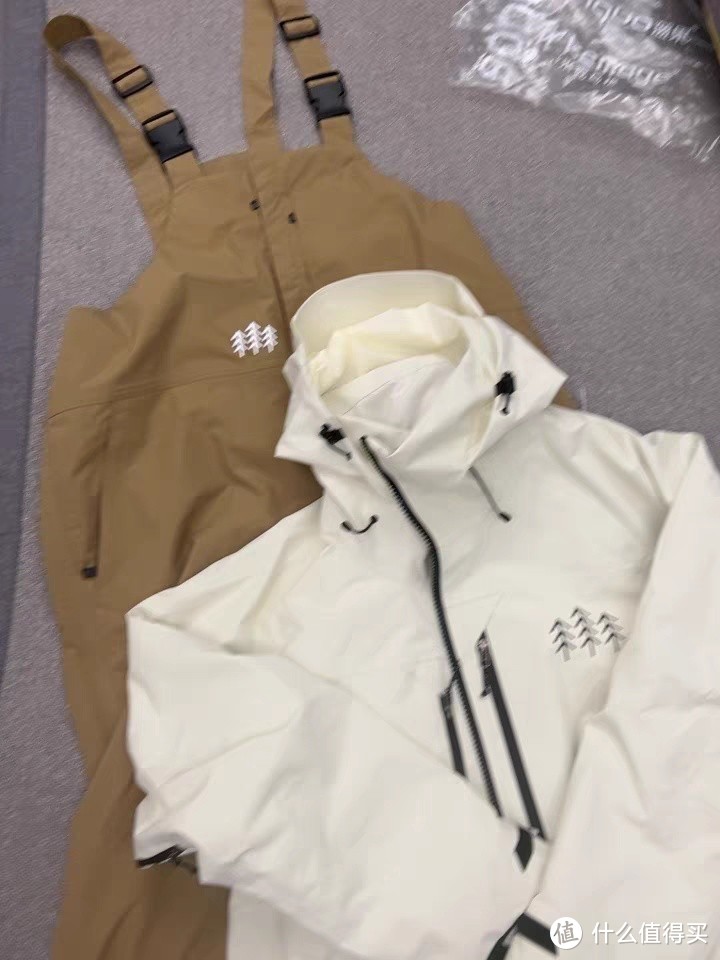 AWKA单板滑雪服,冬日里的保暖利器!男女同款,让你在雪地里尽情驰骋!