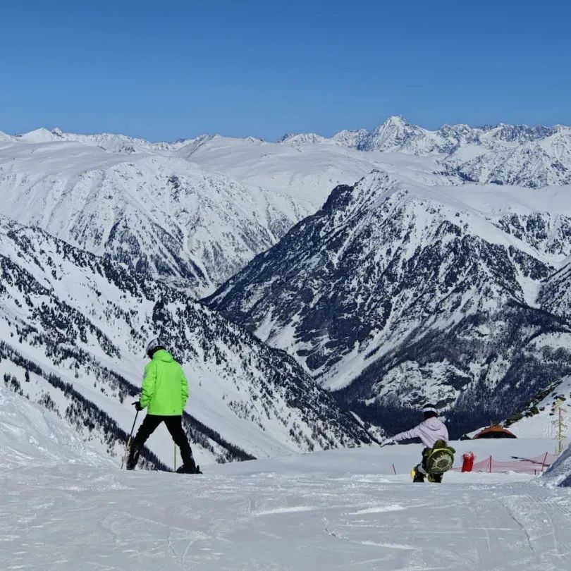 冬日滑雪时尚指南：从装备选购到穿搭技巧全面解析